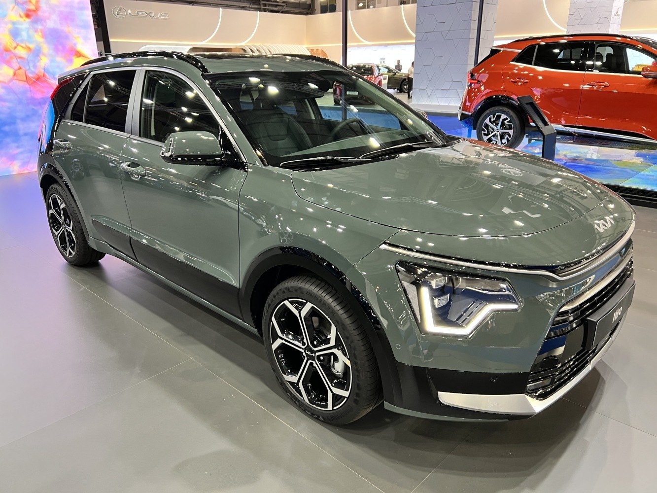 Compact crossover with distinctive LED headlights and sleek modern design