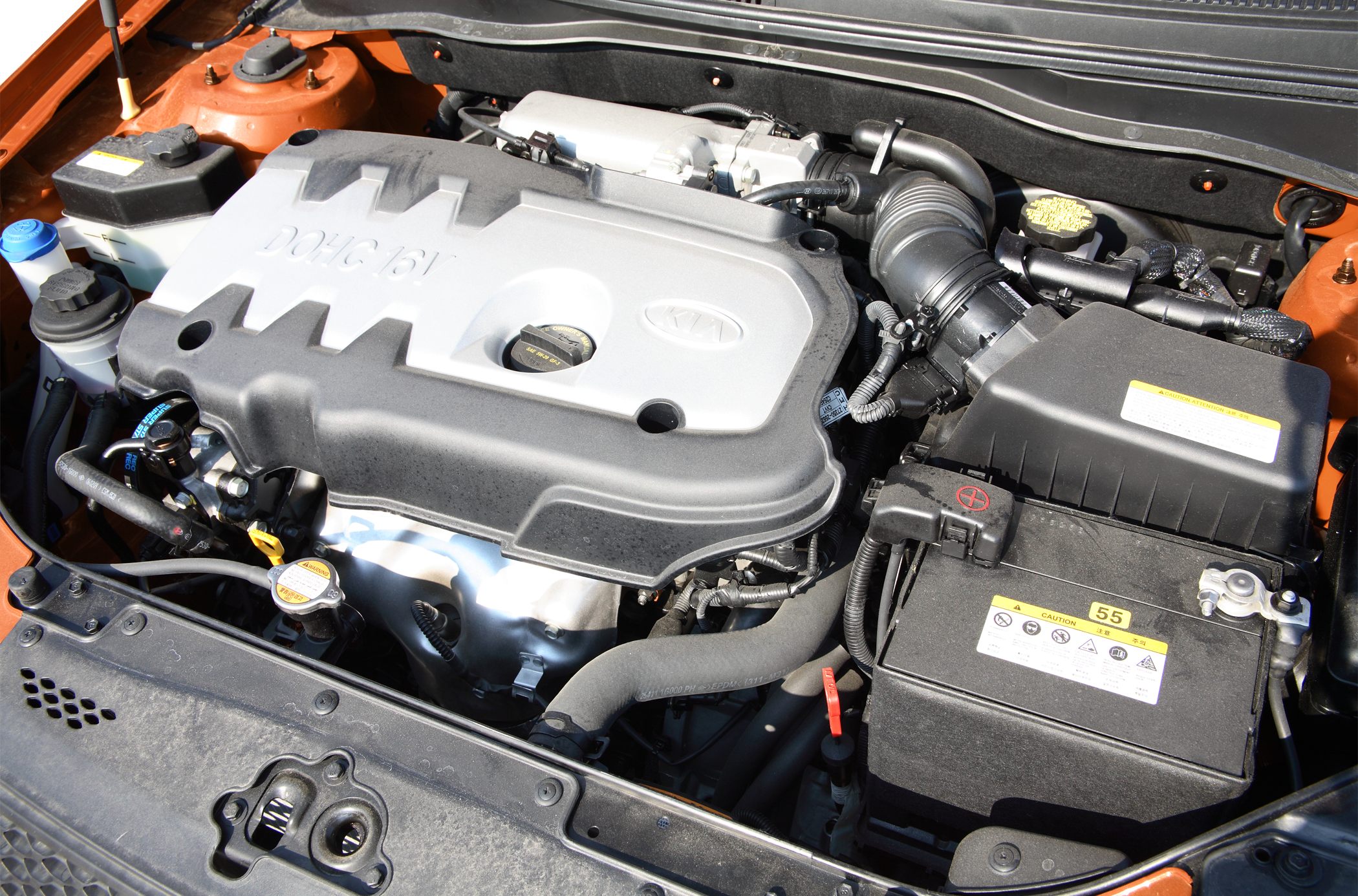 DOHC 16V engine cover and battery in engine bay