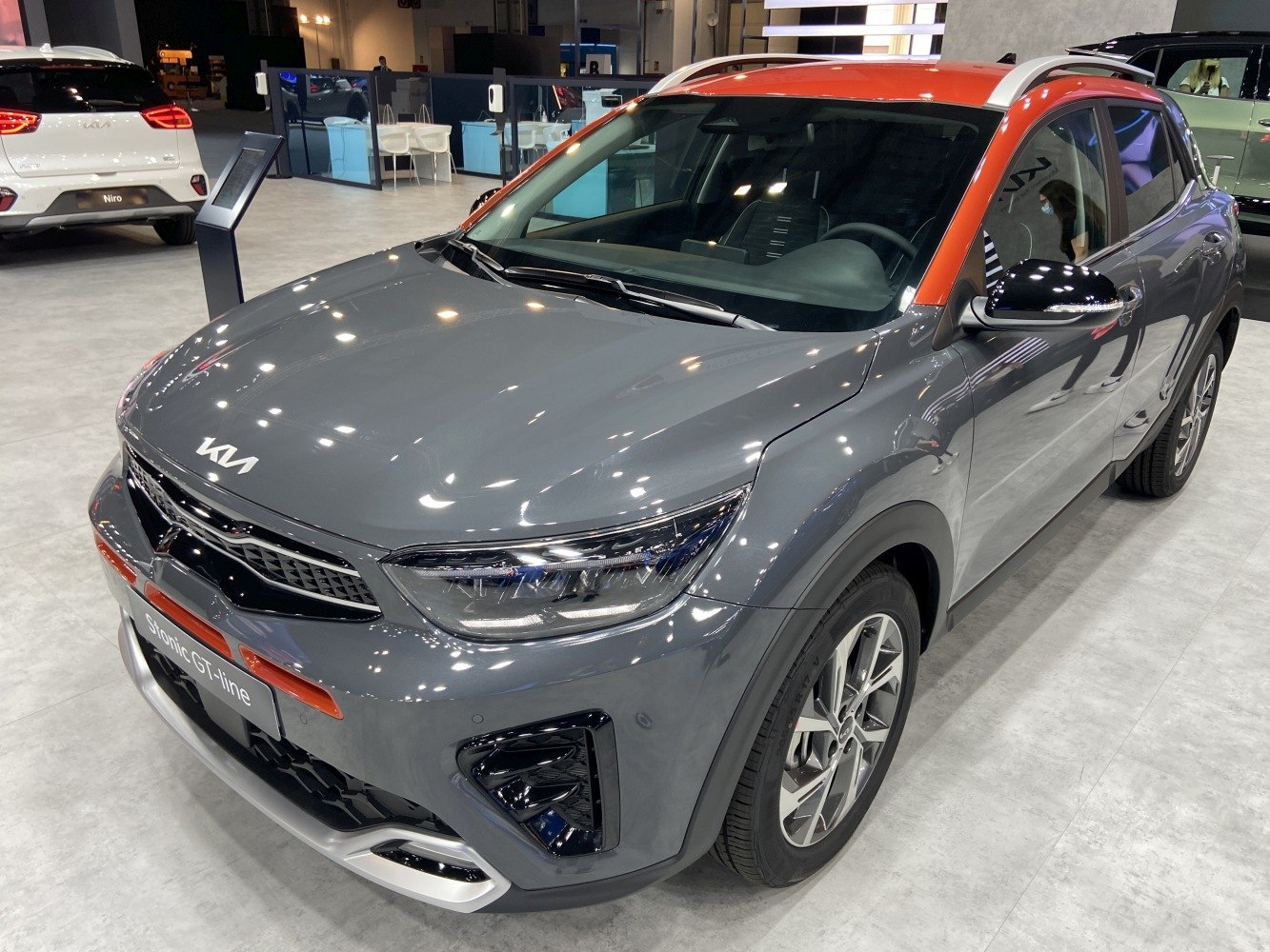 Front view of crossover with distinct two-tone roof