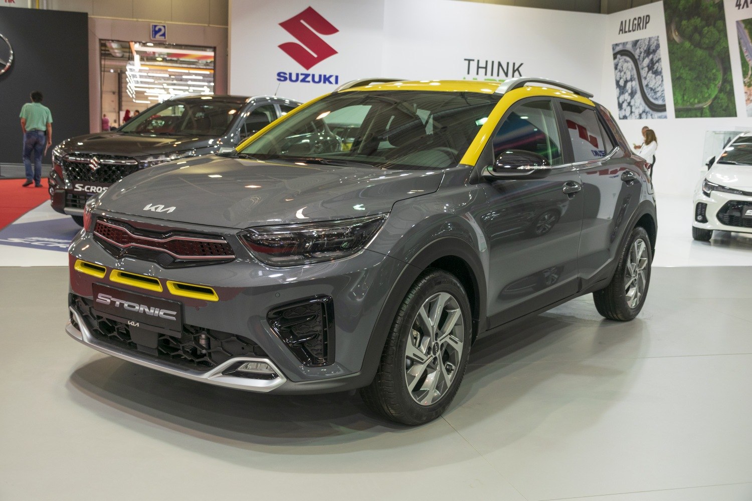 Compact SUV with two-tone roof and modern front grille