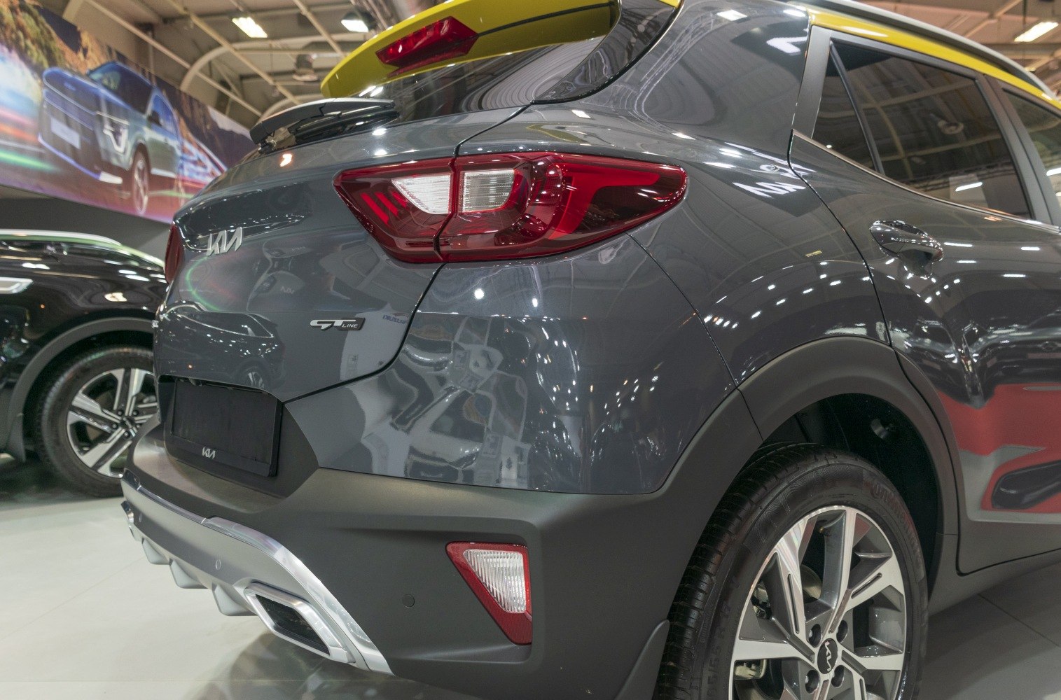 Rear taillights, GT Line badge, rear bumper, alloy wheel details