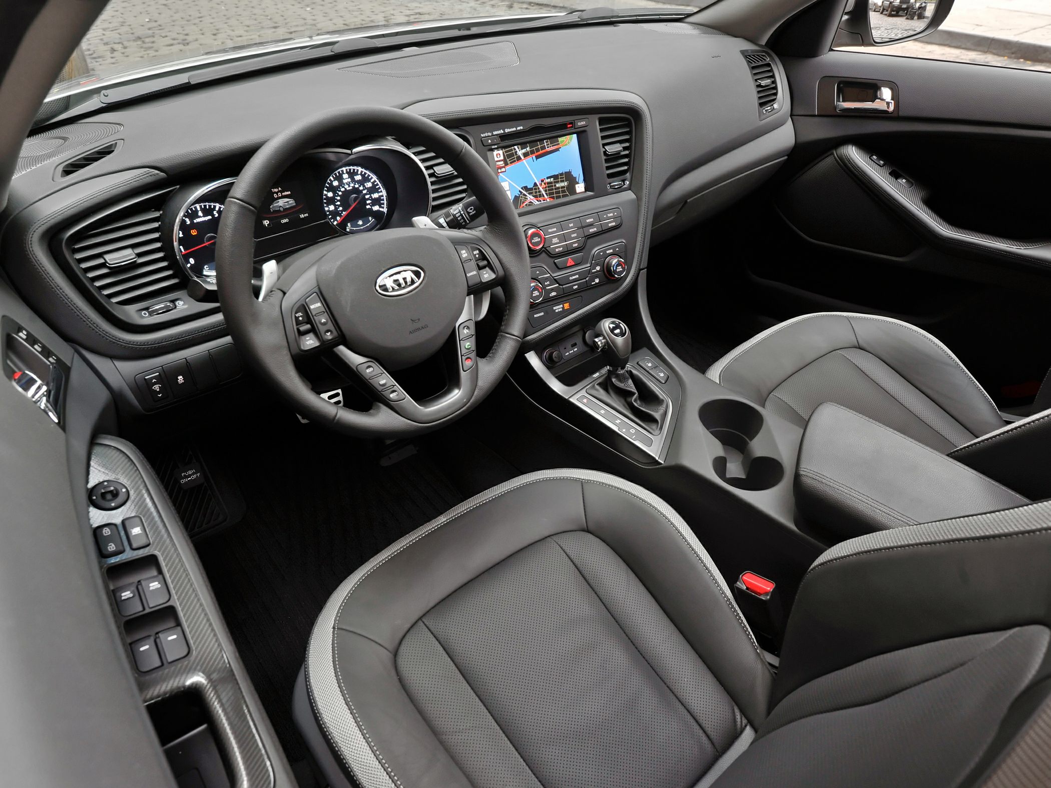 Dashboard and multifunction steering wheel with navigation screen and leather seats