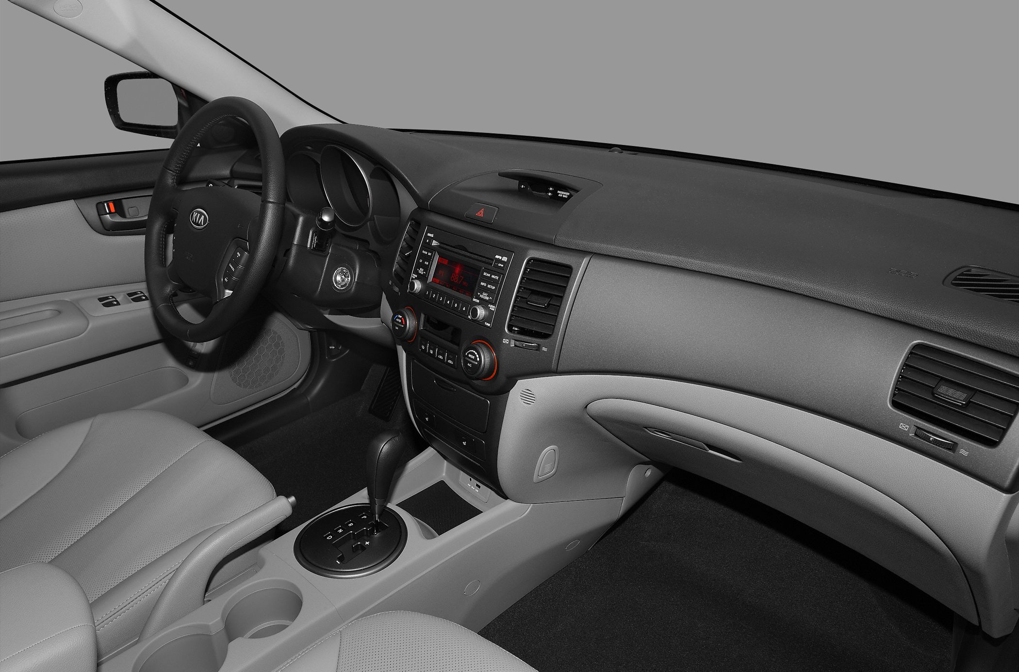 Interior dashboard with steering wheel, center console, automatic gear lever.