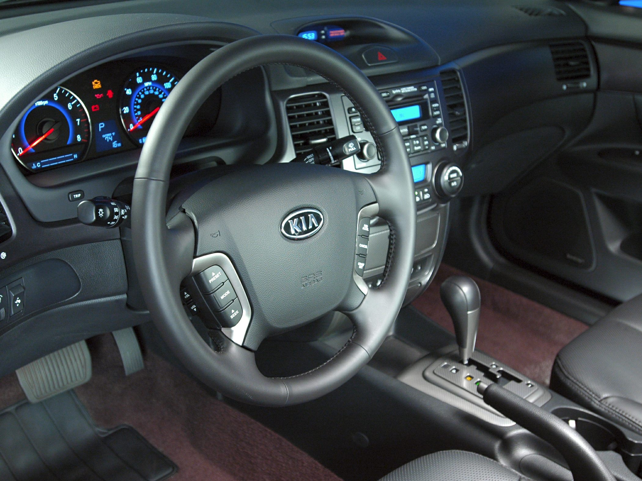 Steering wheel, dashboard, automatic gear shifter and center console controls