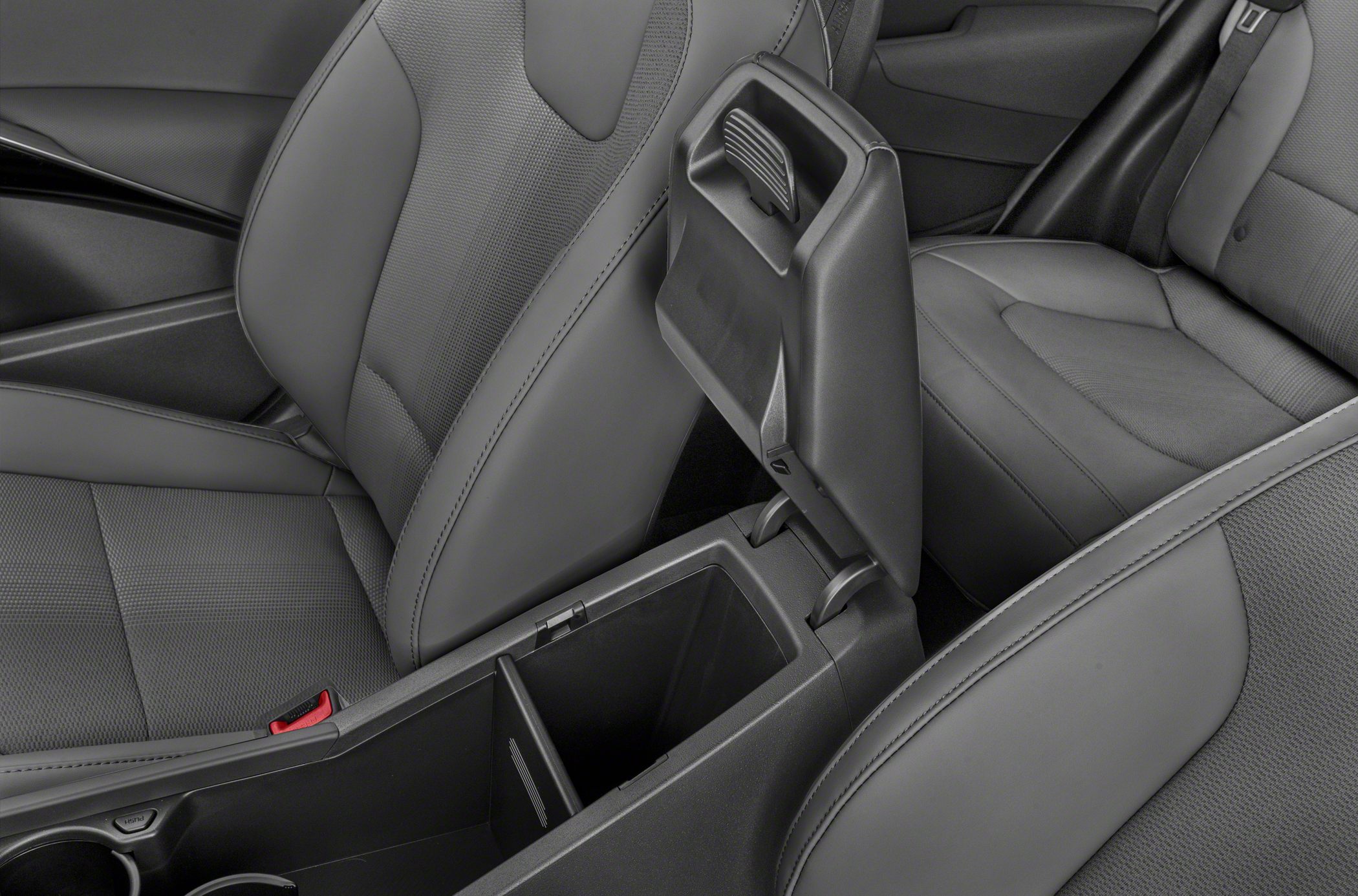 Car center console open storage compartment with front seats