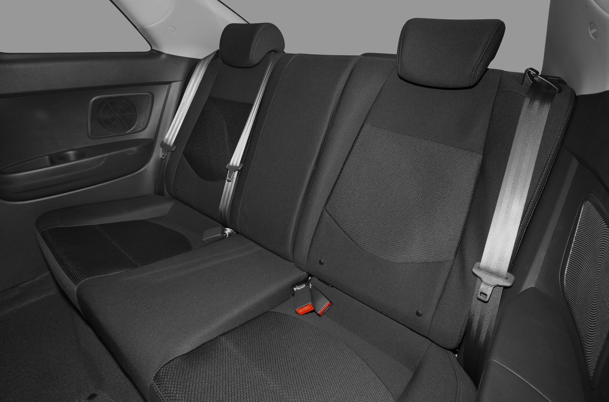 Rear fabric seats with seatbelts and headrests