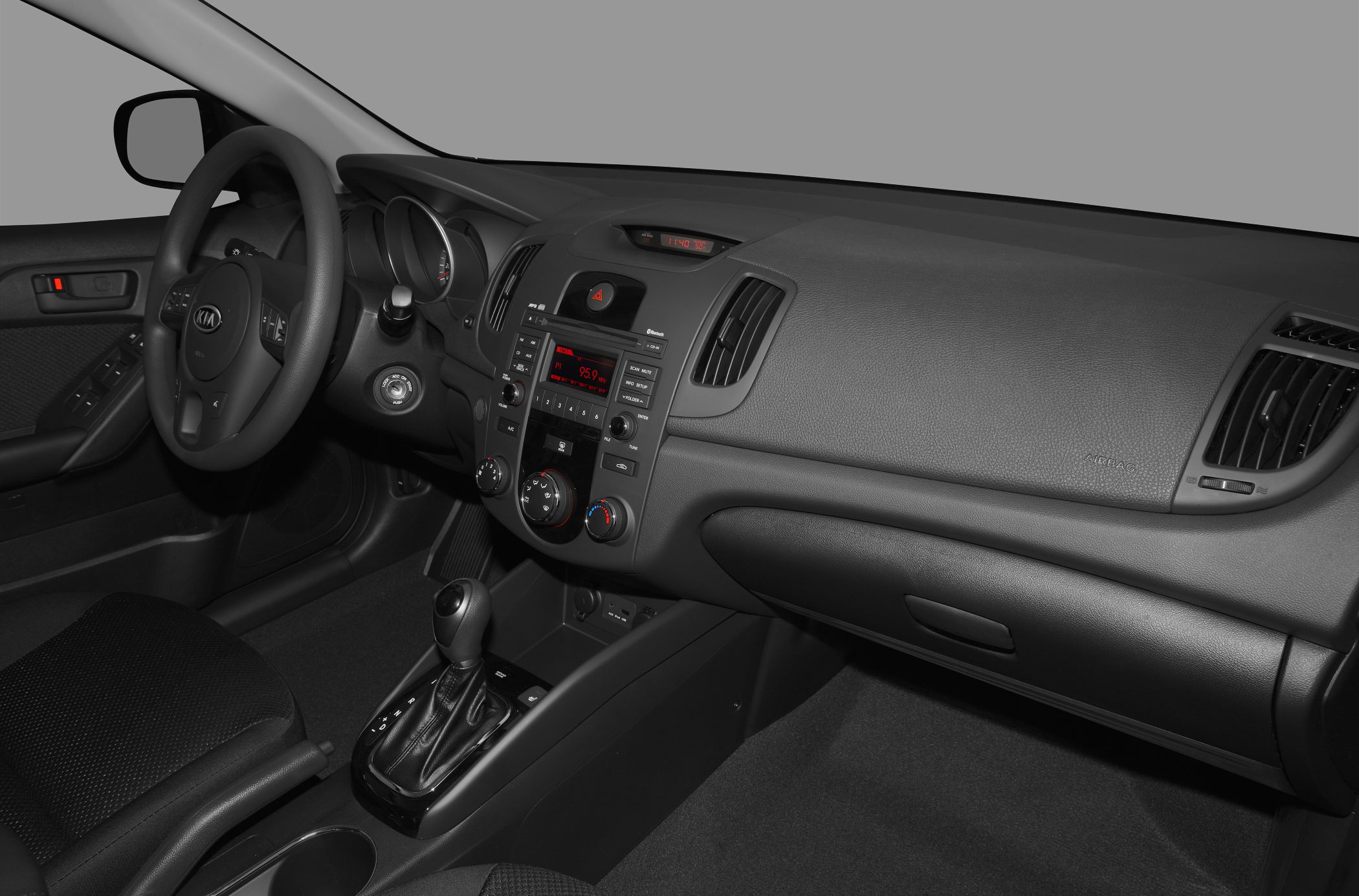 Dashboard, steering wheel, center console with gear shifter