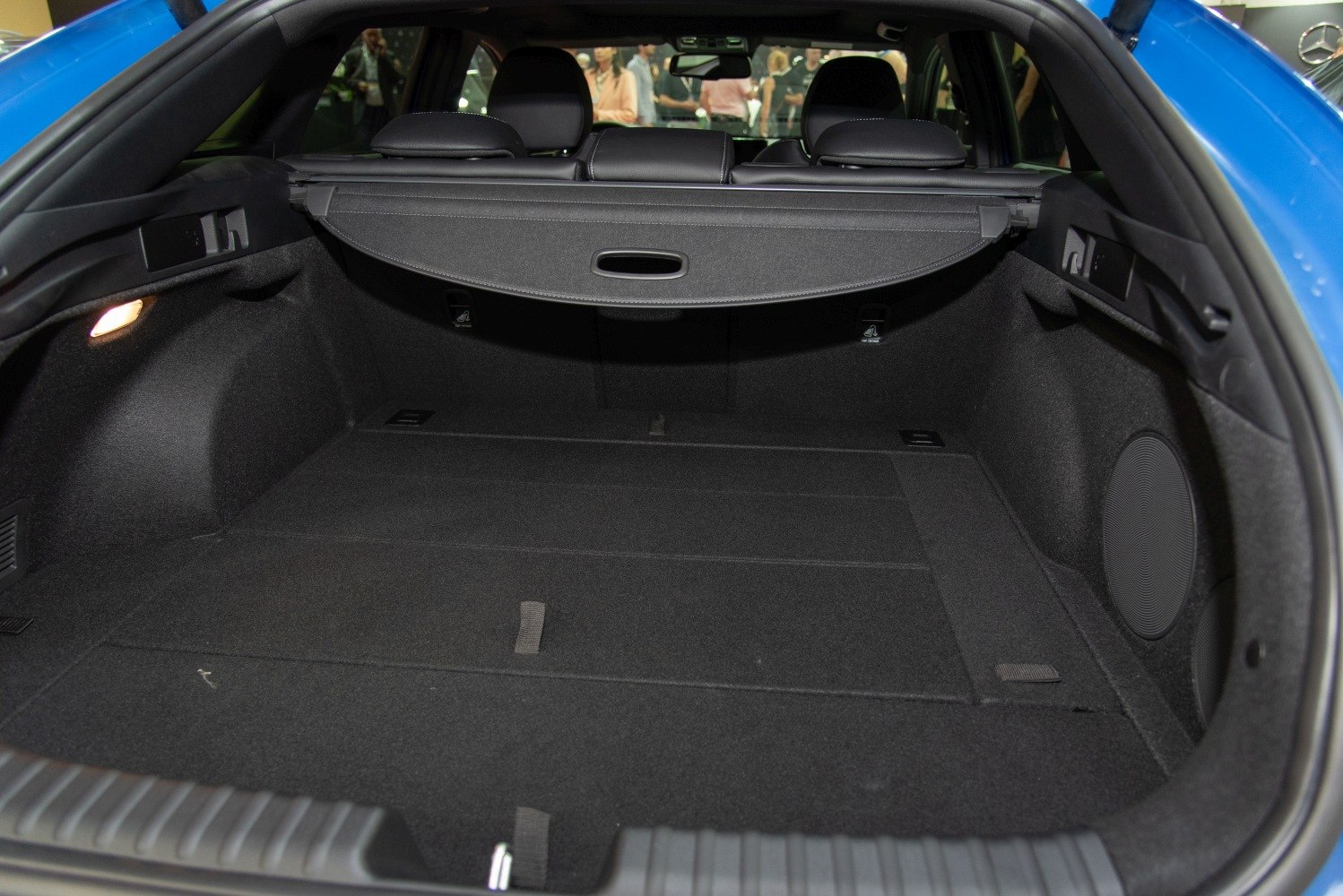 Spacious trunk with retractable cargo cover and rear seat access