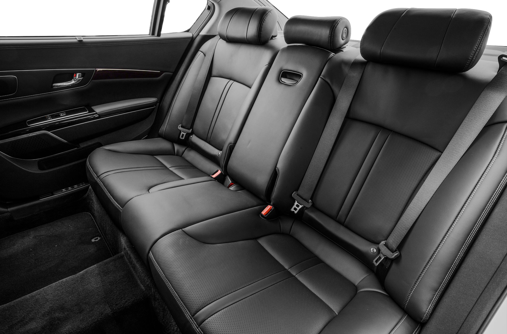 Black leather rear seats with headrests and seat belts