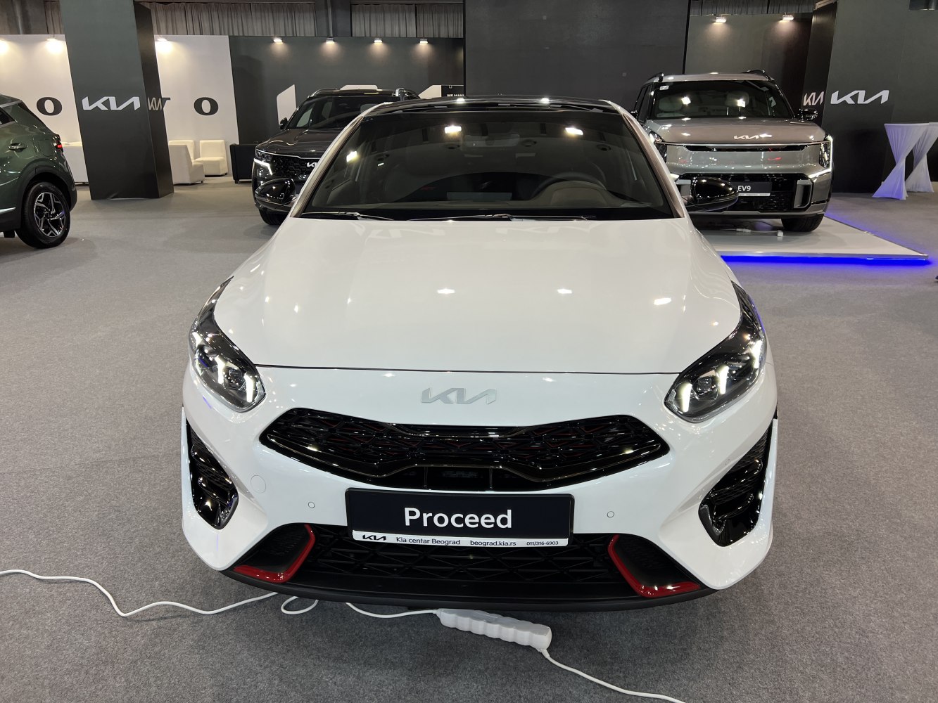 Front view with sporty grille and LED headlights