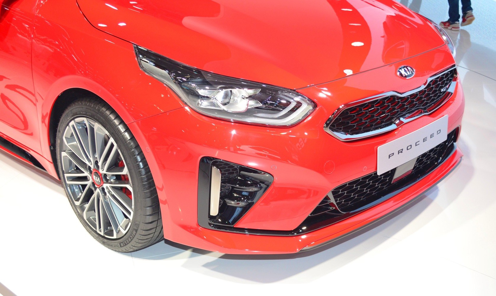 Alloy wheel and LED headlight with sporty grille design front close-up