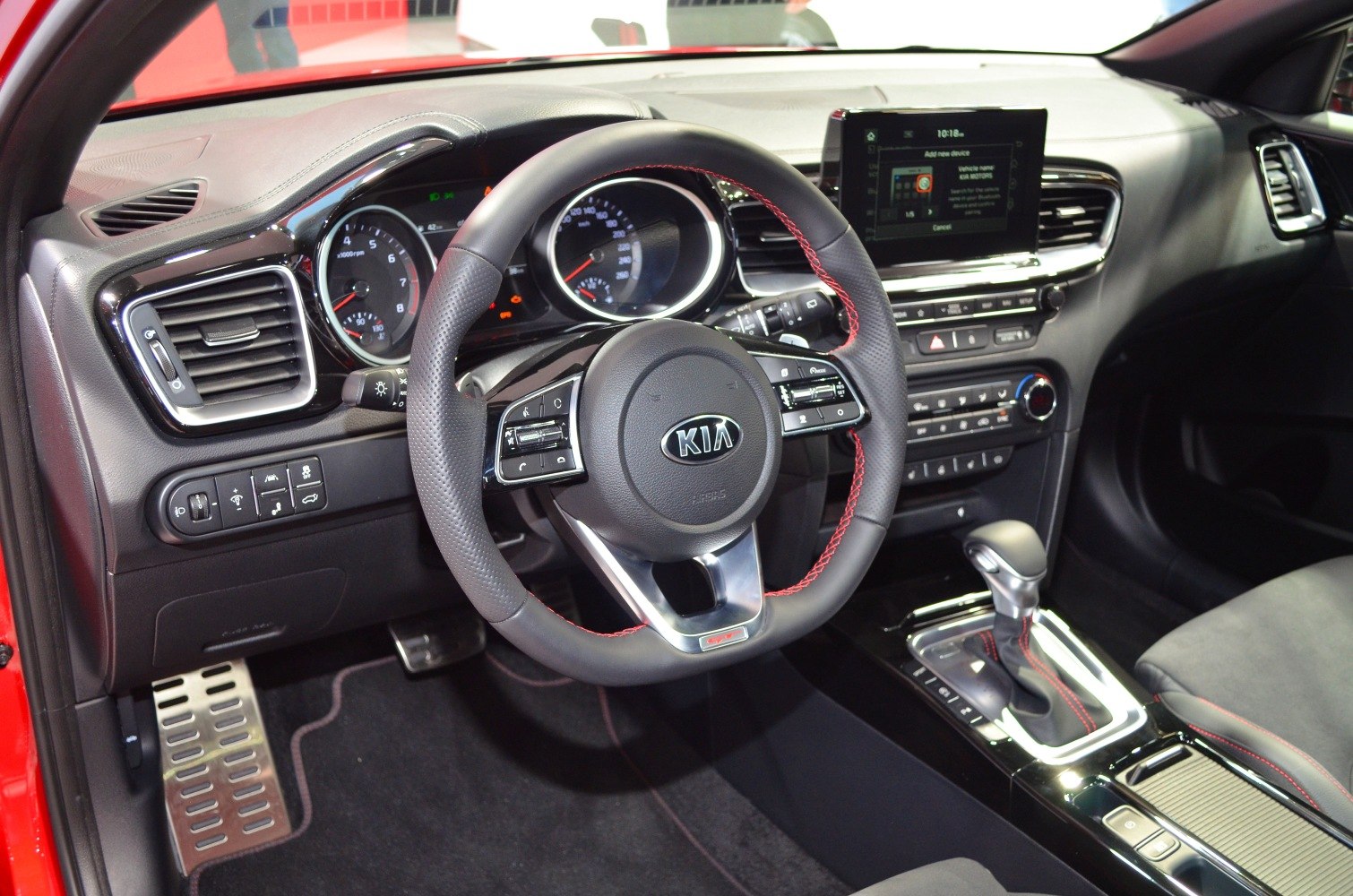 Steering wheel, dashboard, infotainment system, automatic gear shift