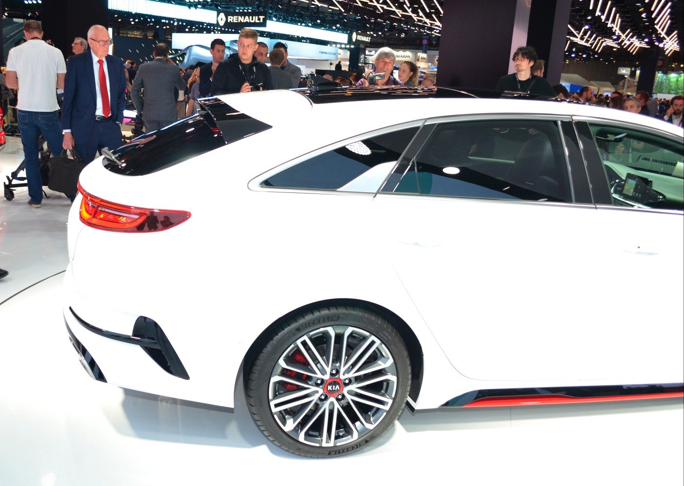 Rear side view with sporty alloy wheels and distinctive taillights