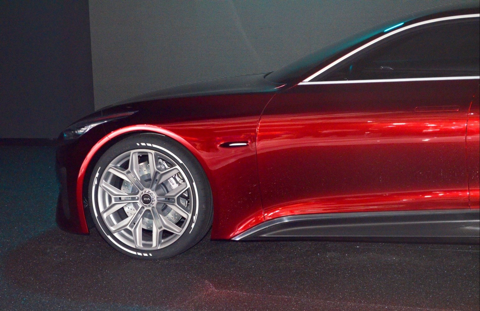 Front wheel with sporty alloy rim and sleek red side panel