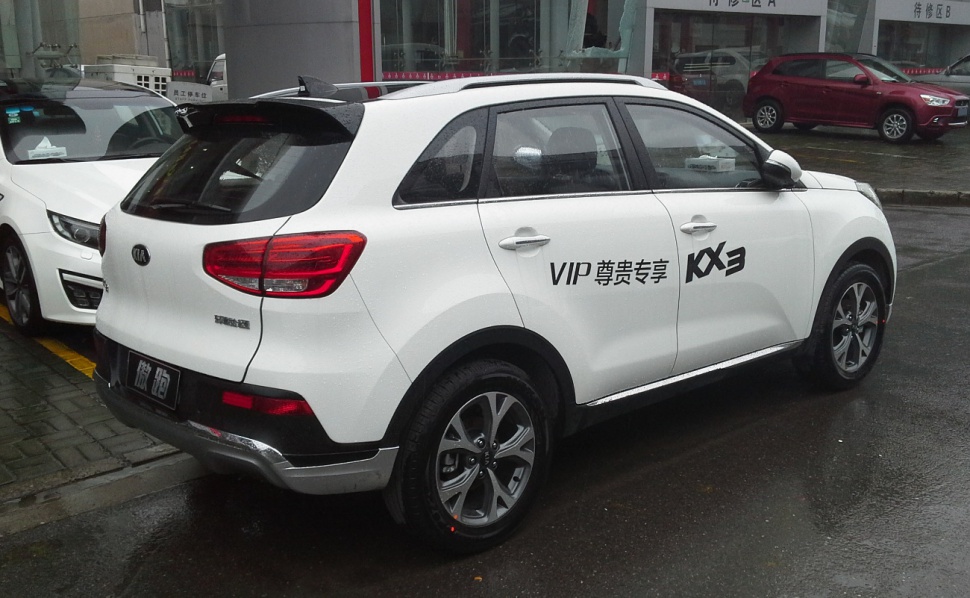 Rear side view with taillights and alloy wheels of a white compact SUV