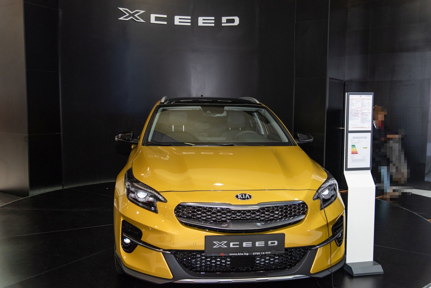 Front view with LED headlights and grille in yellow finish