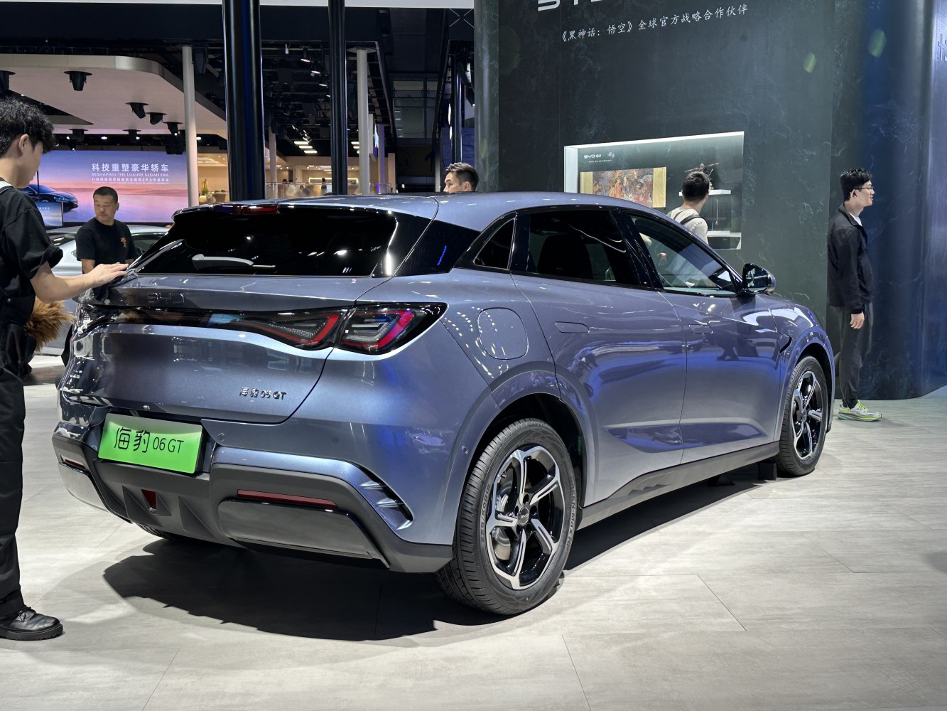 3/4 rear-right view