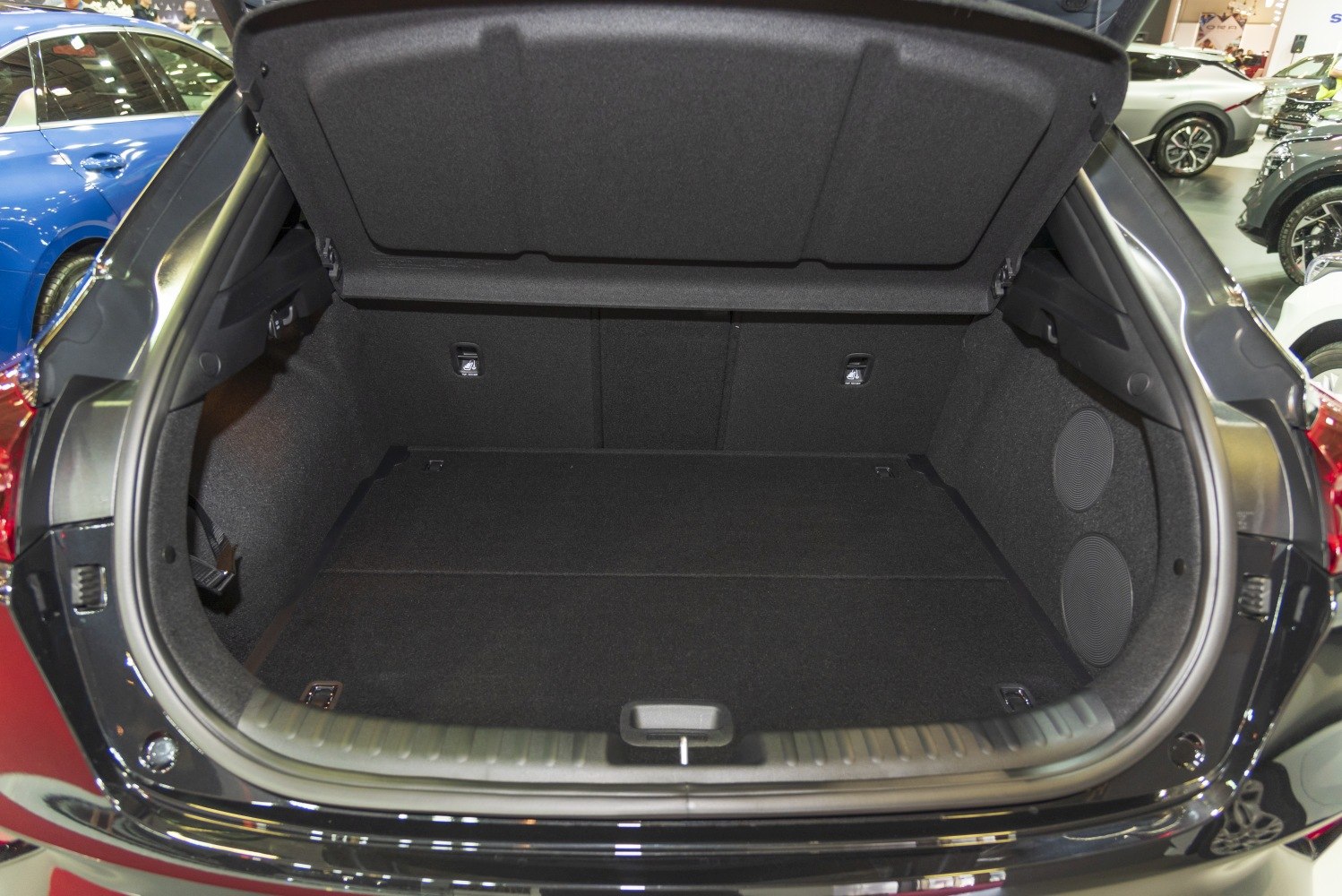 Spacious hatchback trunk with foldable rear seats