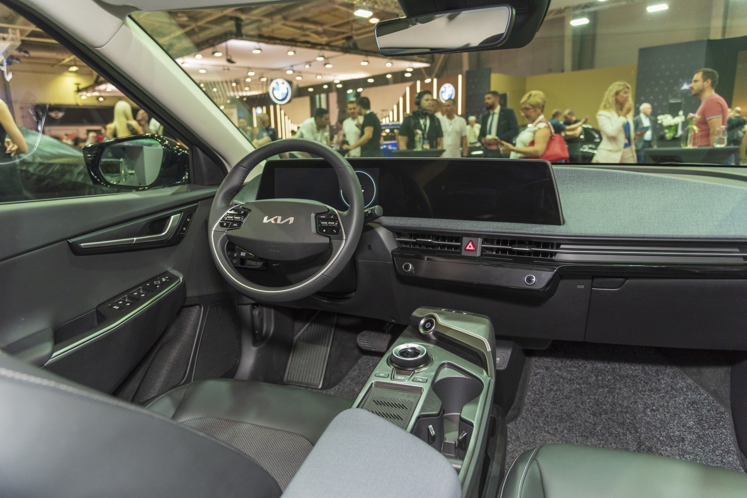 Digital dashboard and multifunction steering wheel with center console controls
