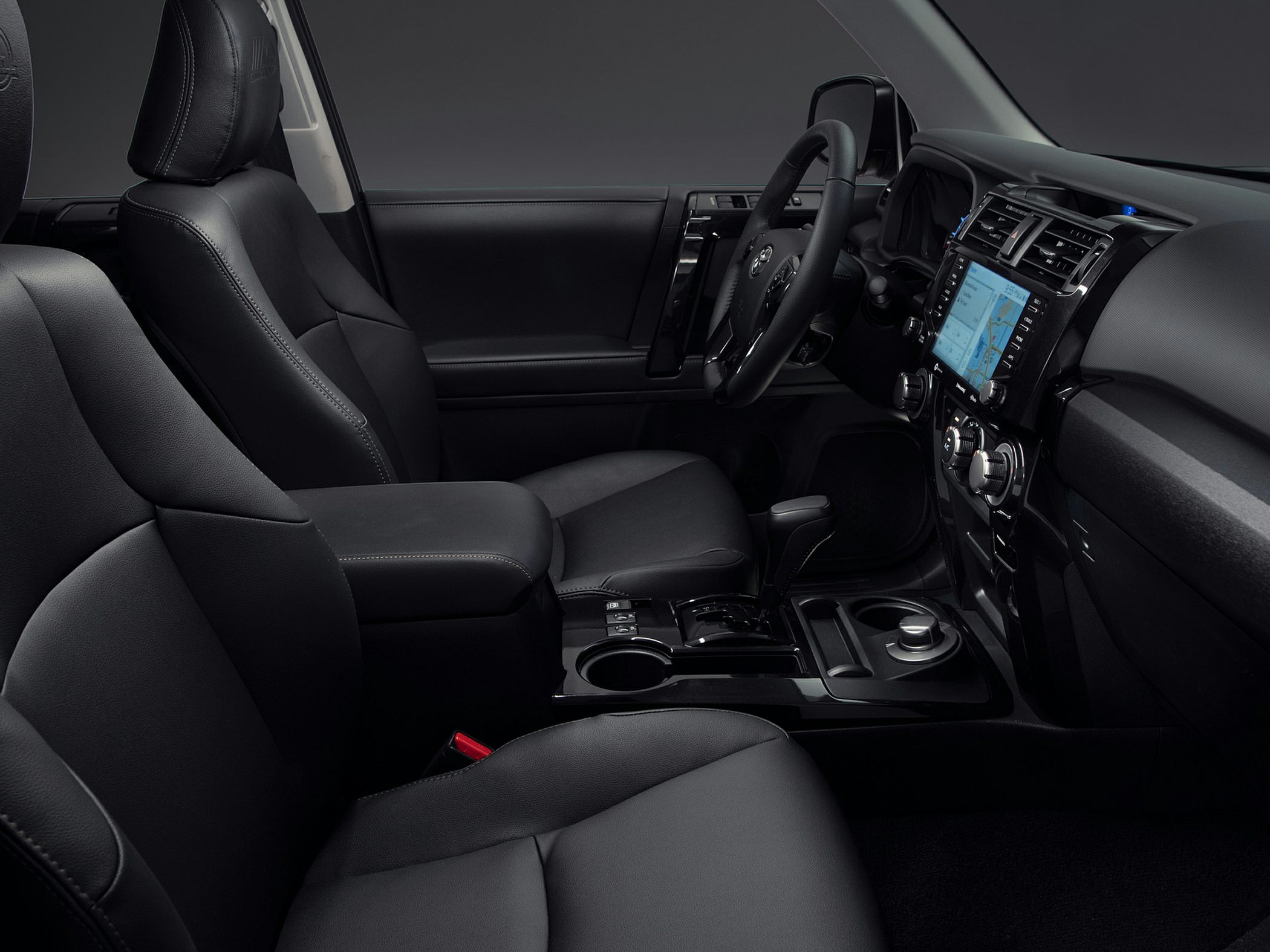 Front seats, steering wheel, dashboard with touchscreen