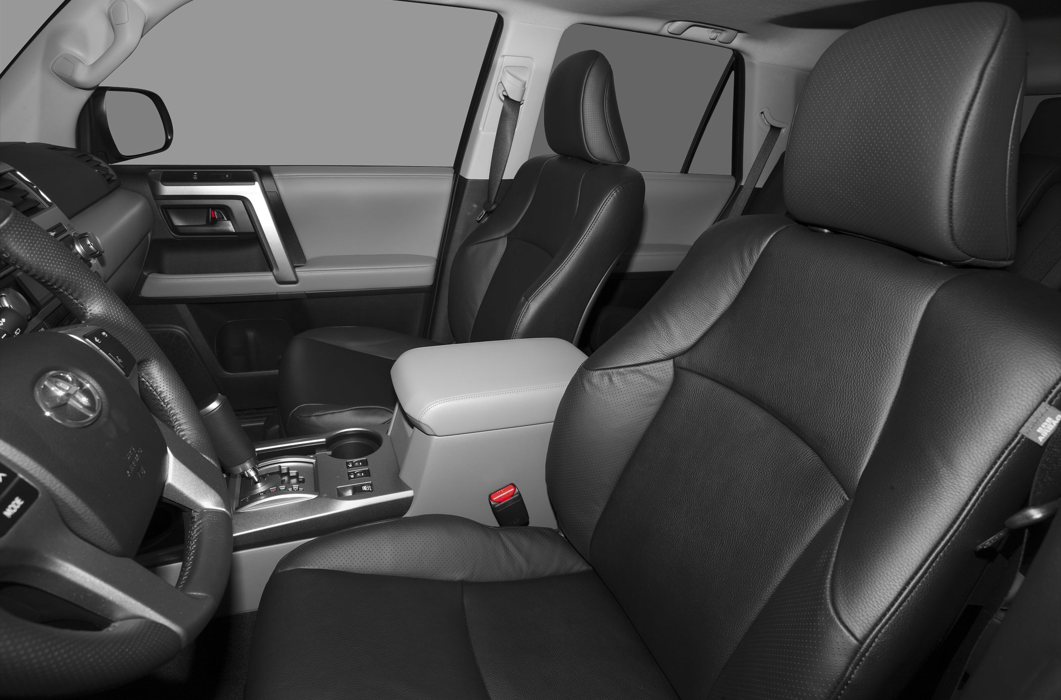 Leather seats, center console, steering wheel, dashboard details