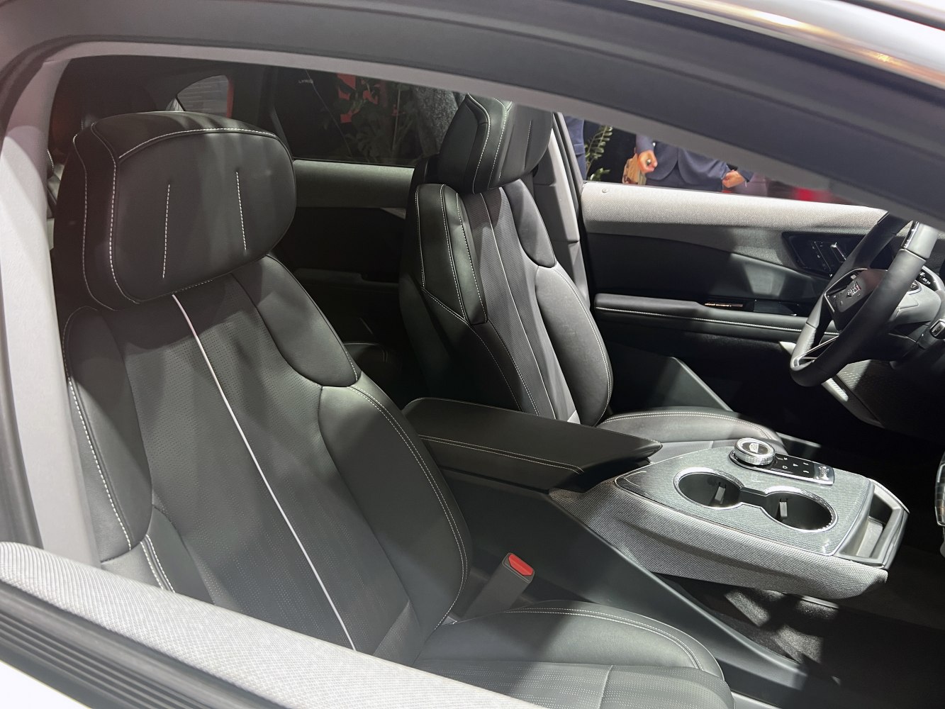 Front seats and center console with dual cup holders and rotary gear selector
