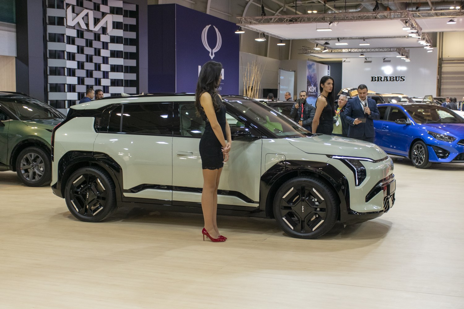 Side profile of electric SUV with black trims and modern design