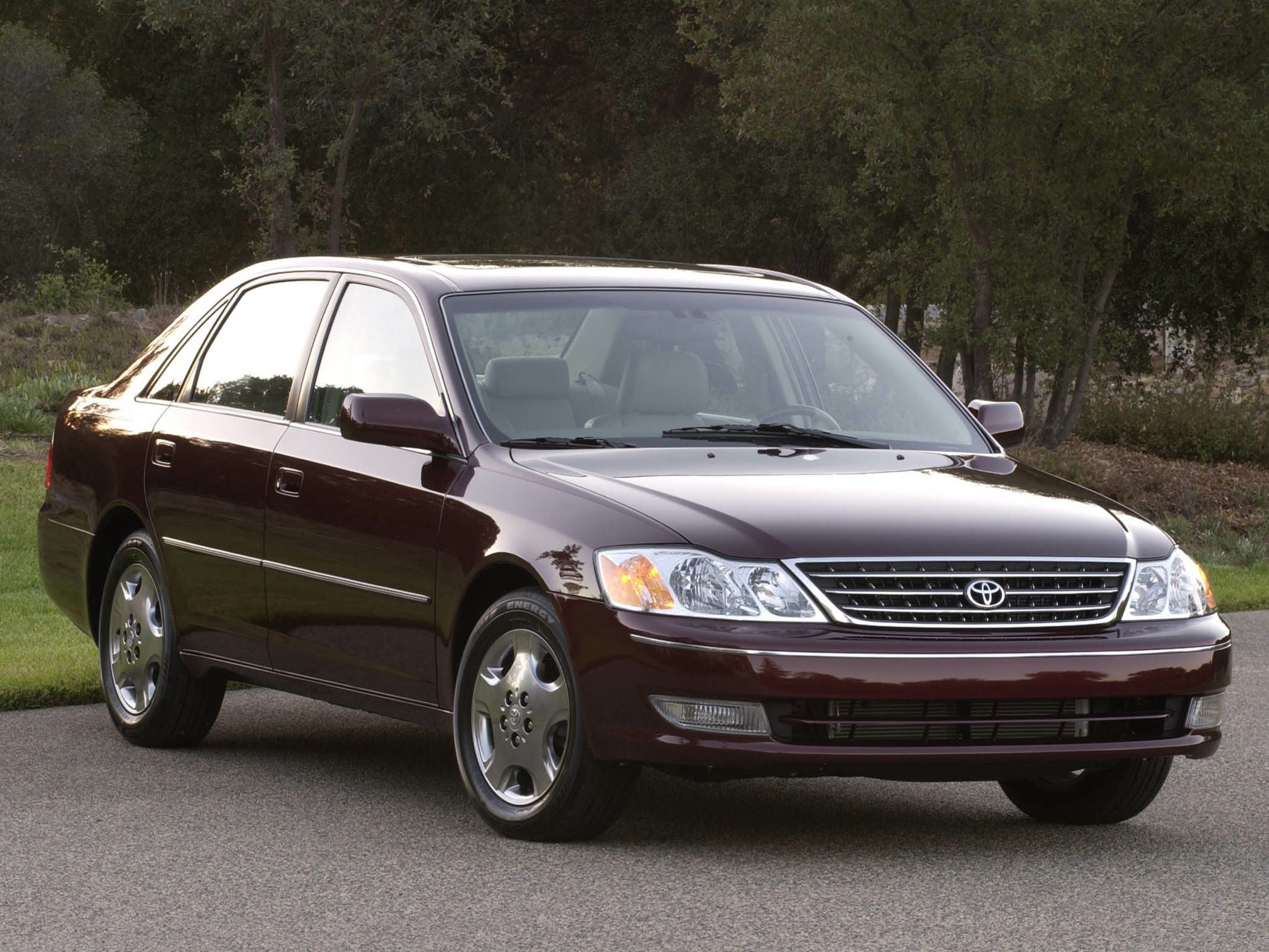 Chrome front grille with clear headlights and integrated turn signals