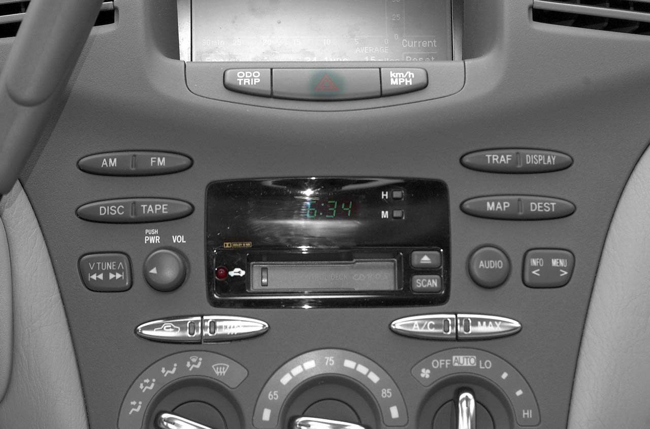 Dashboard audio system and climate control knobs