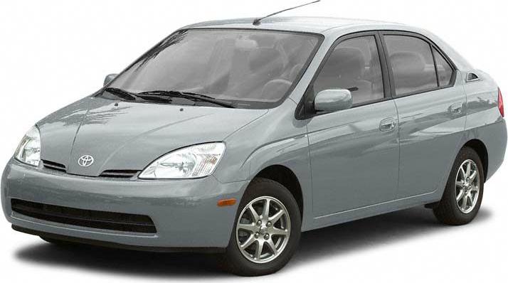 Front side view and alloy wheels of a compact sedan