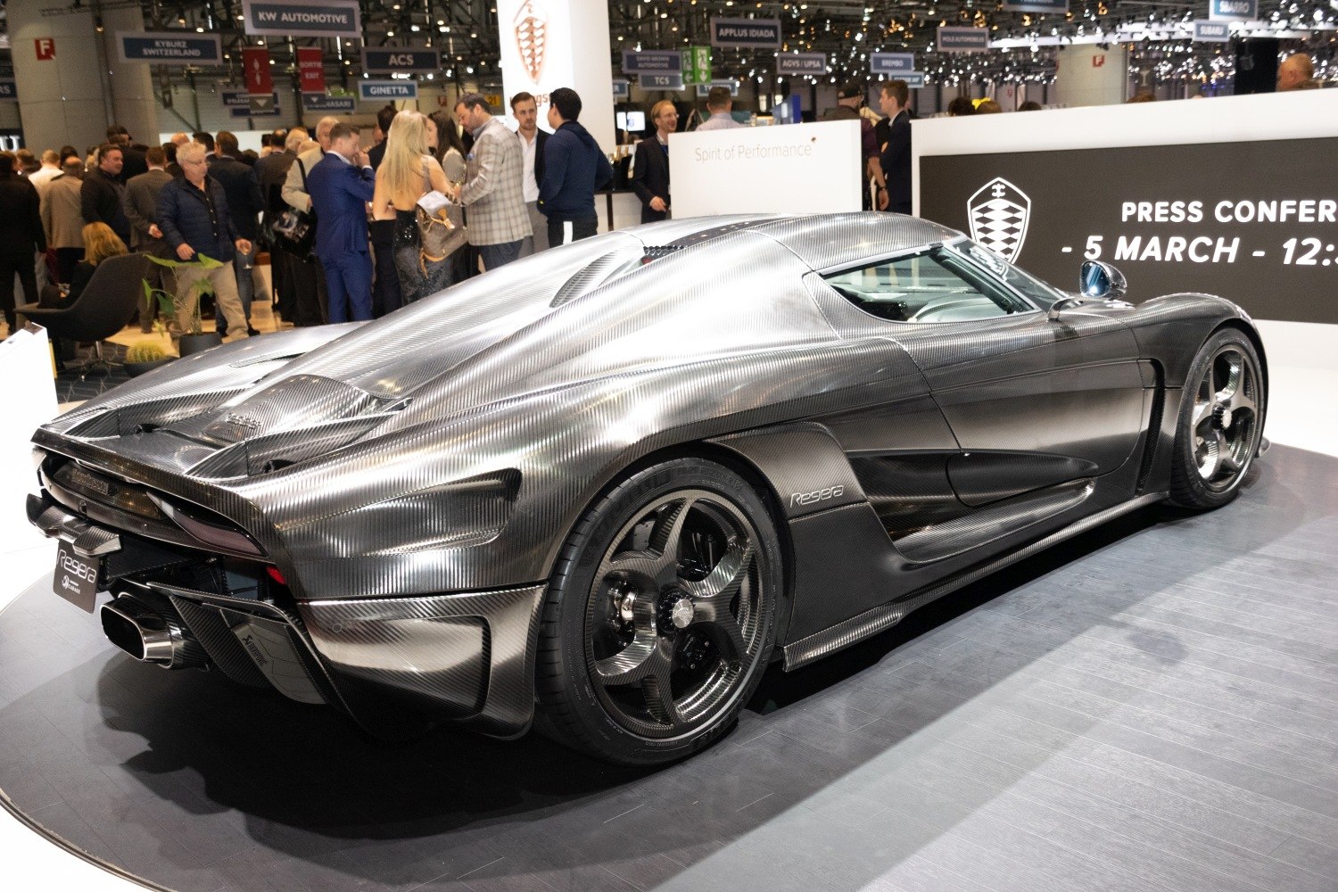 Exposed carbon fiber rear and aerodynamic design of a hypercar