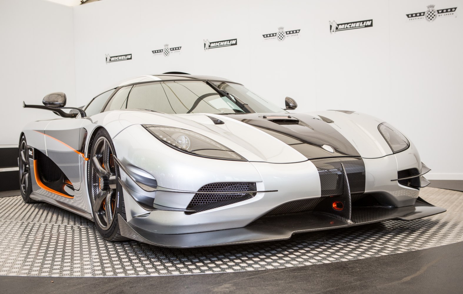Carbon fiber aerodynamic front splitter and racing wing on a high-performance hypercar