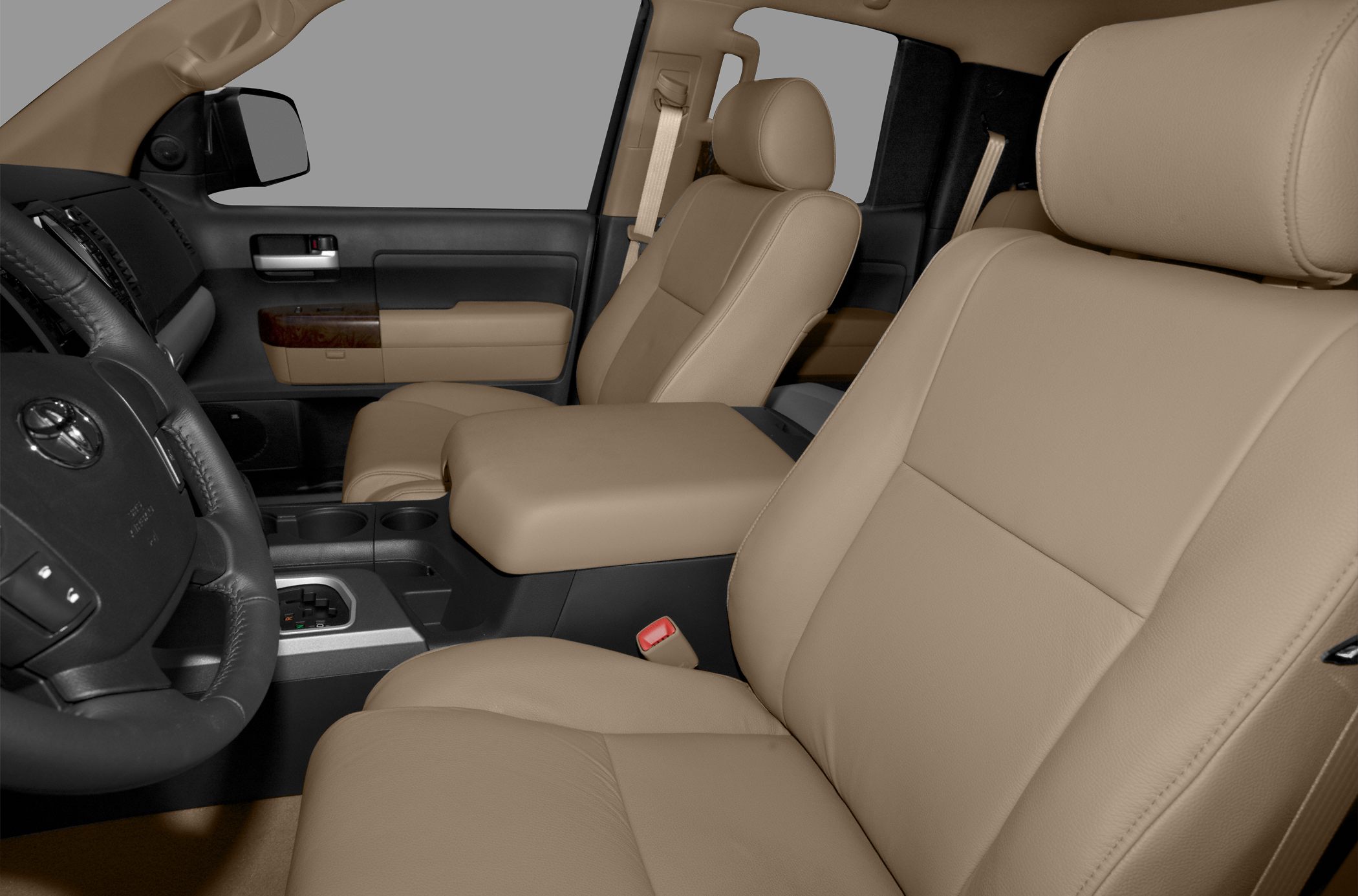 Beige leather front seats and central armrest with cup holders