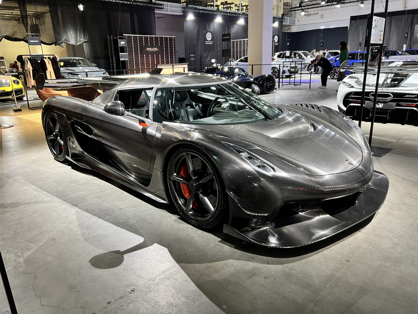 Full carbon fiber body hypercar with aerodynamic design