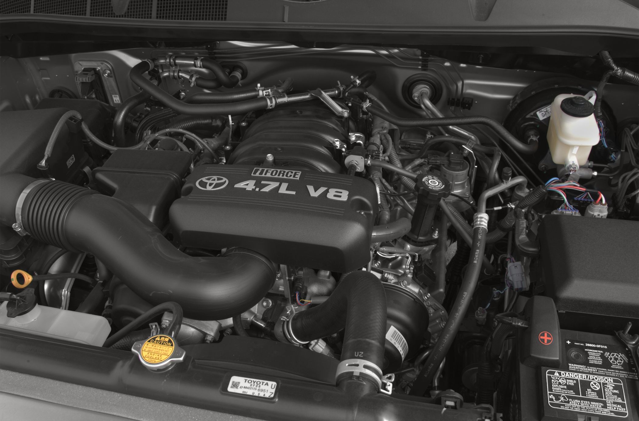 4.7L V8 iForce engine with hoses and components