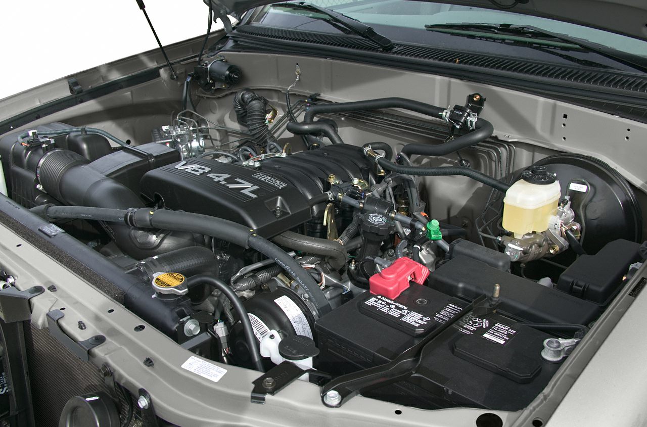 4.7L V8 engine with battery and fluid reservoirs