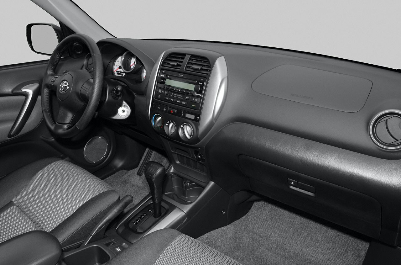 Steering wheel, dashboard, center console with gearshift and controls