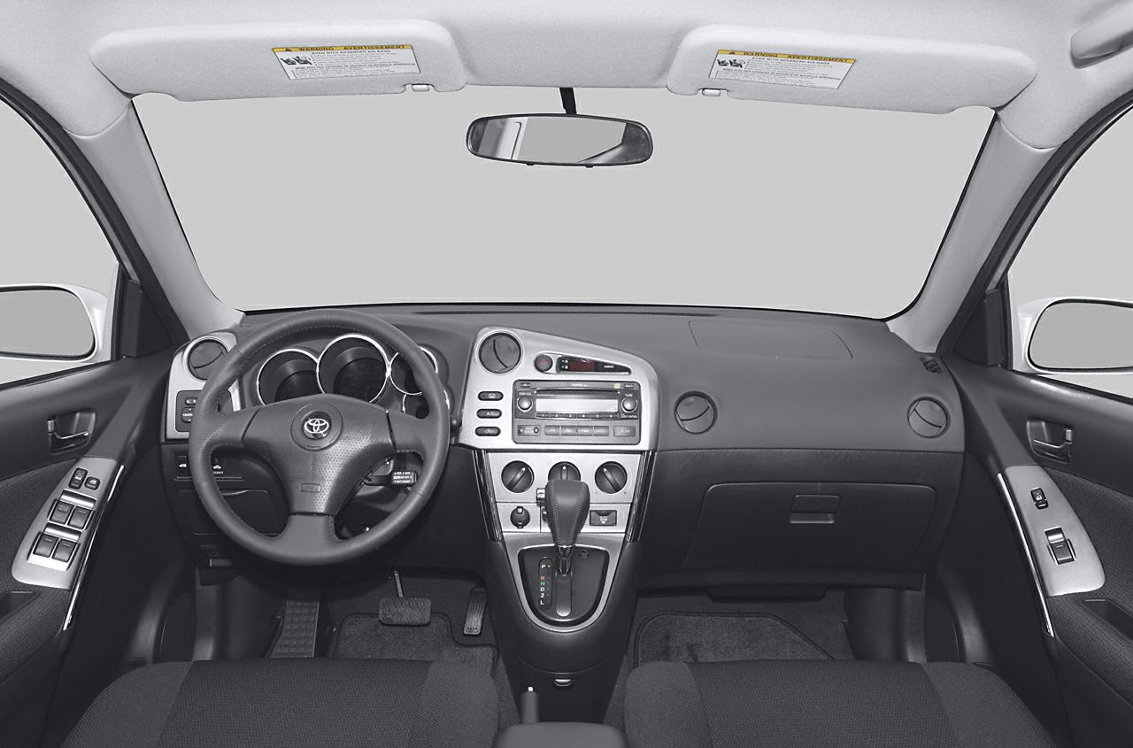 Dashboard, steering wheel, and automatic gear shift interior view
