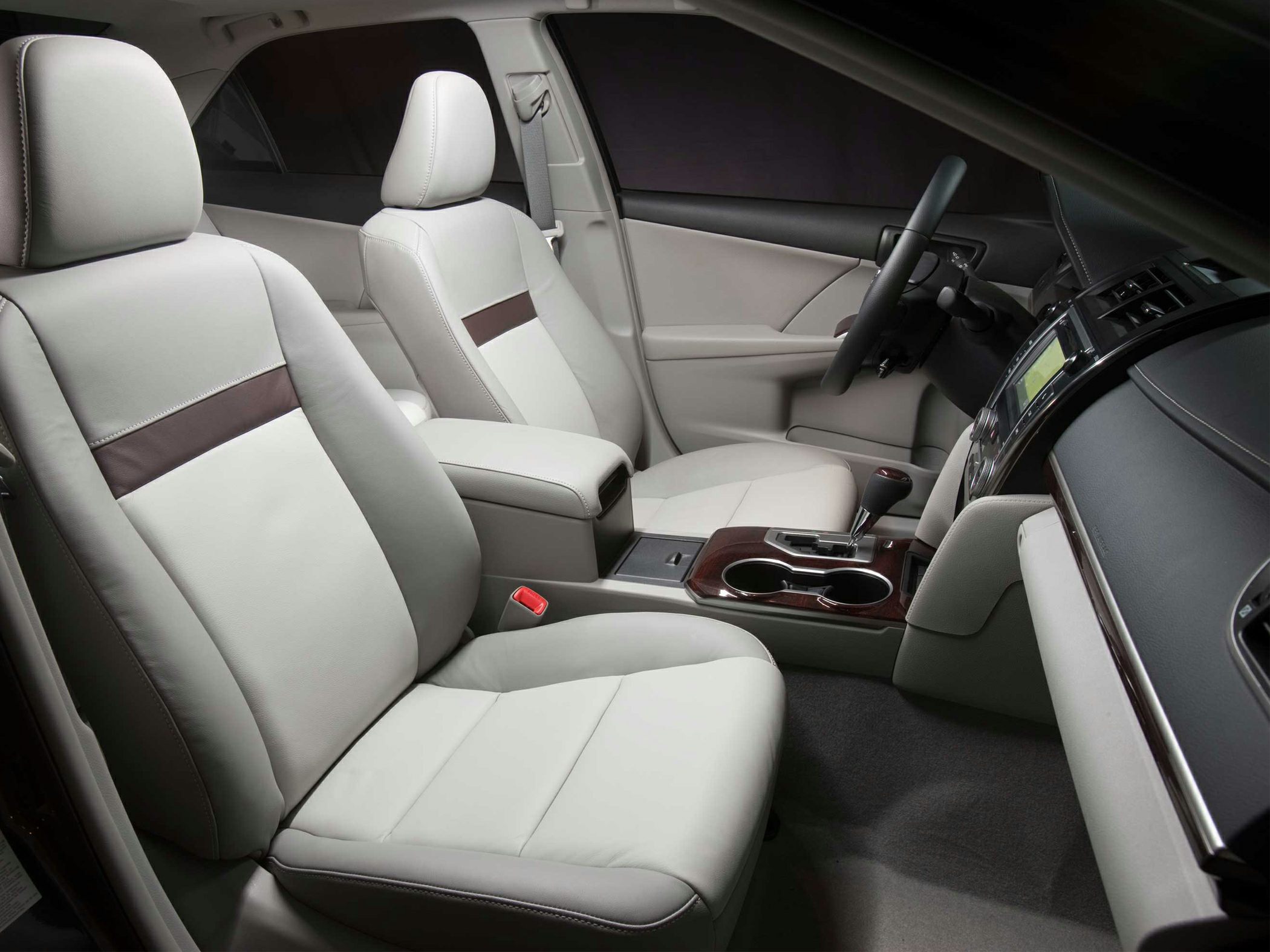 Leather seats with wood trim center console and gear shift