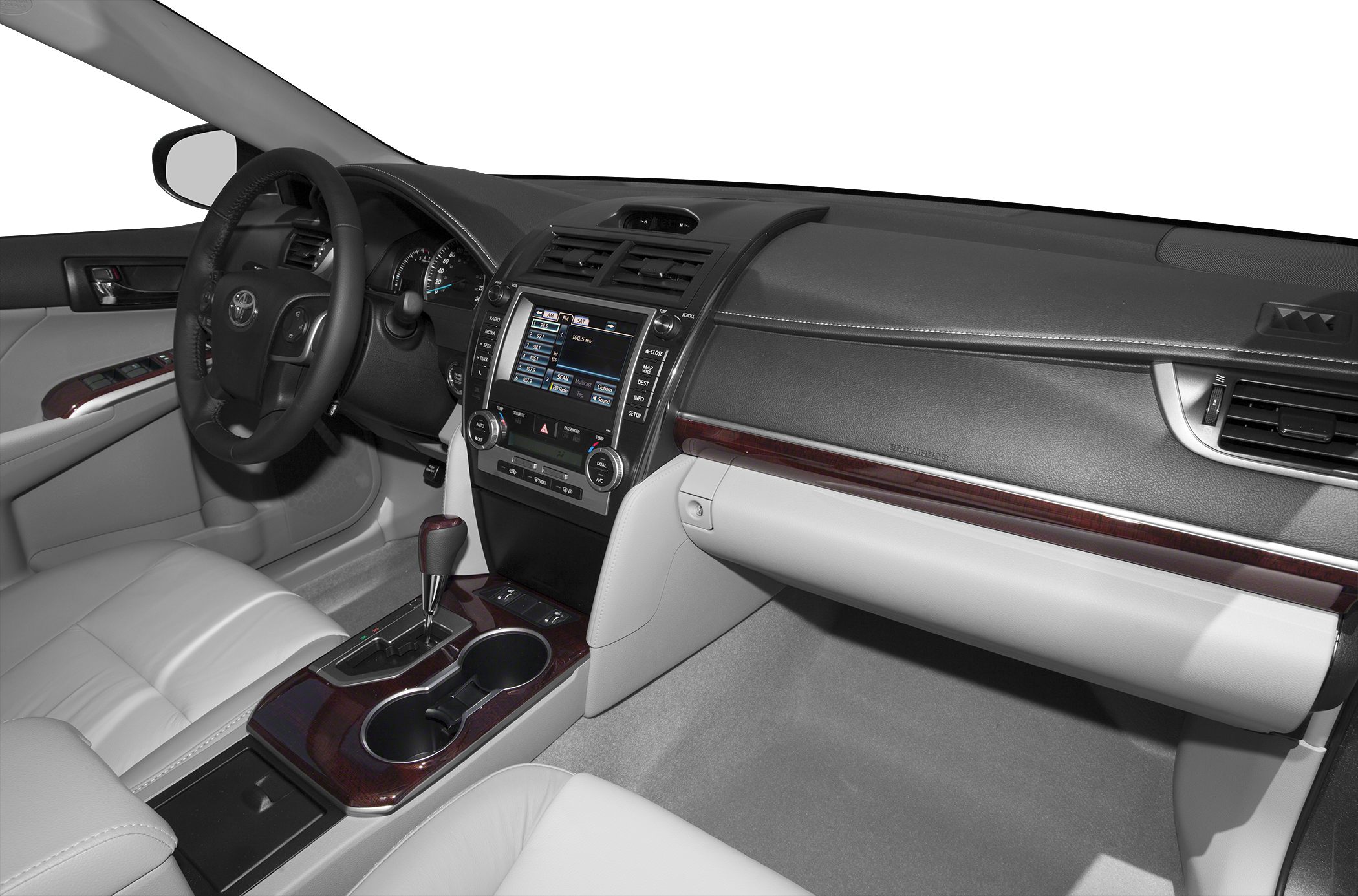 Multifunctional dashboard with touchscreen and leather-trimmed interior