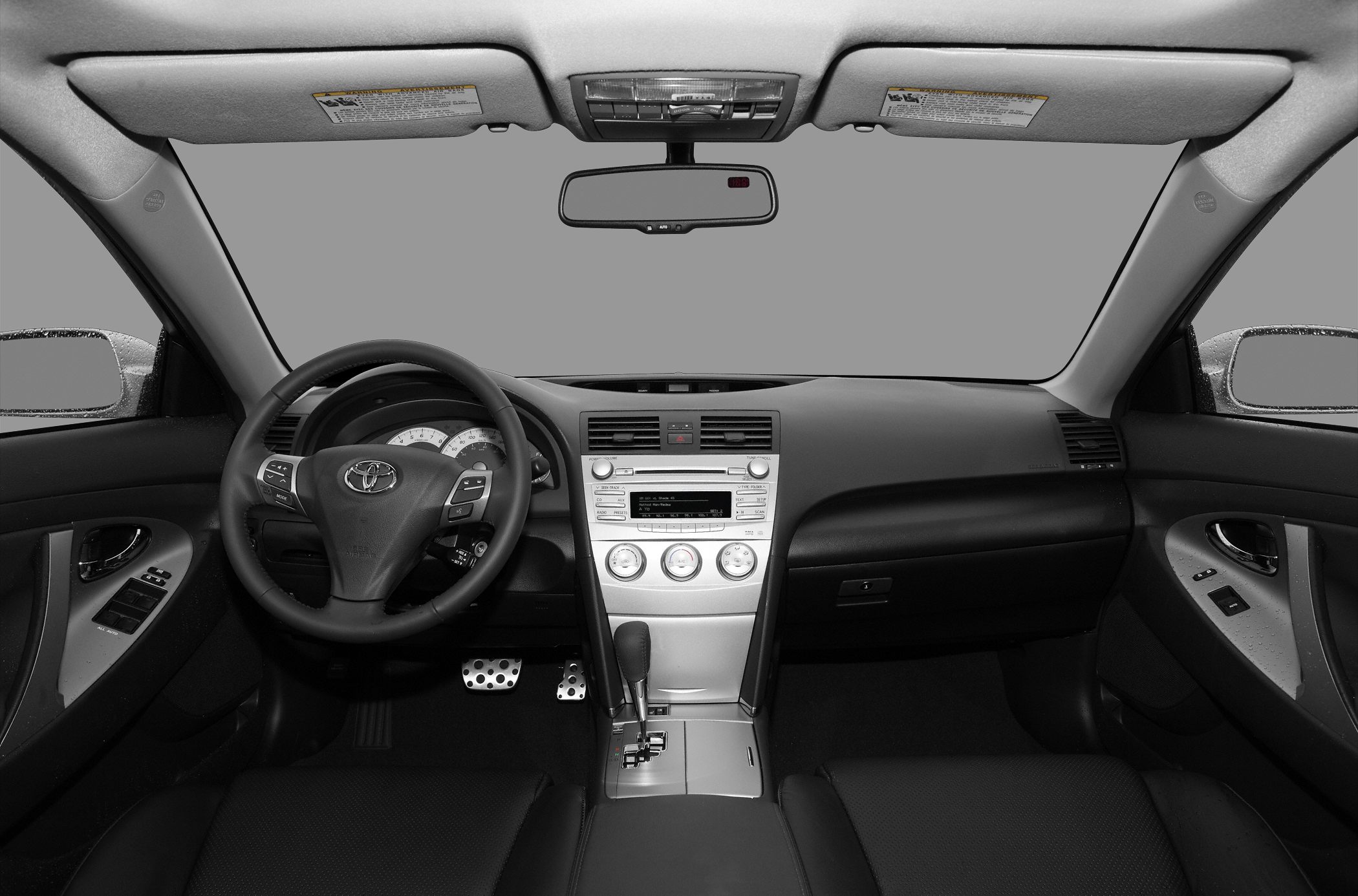 Dashboard, steering wheel, center console with automatic transmission