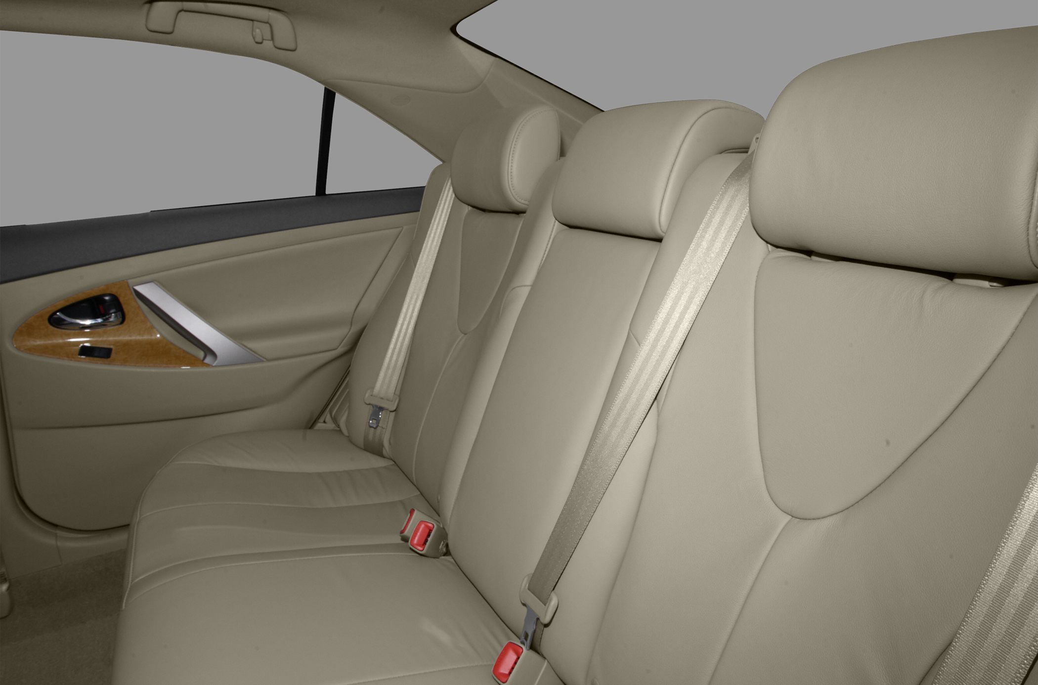 Beige leather rear seats with headrests and integrated seatbelts.