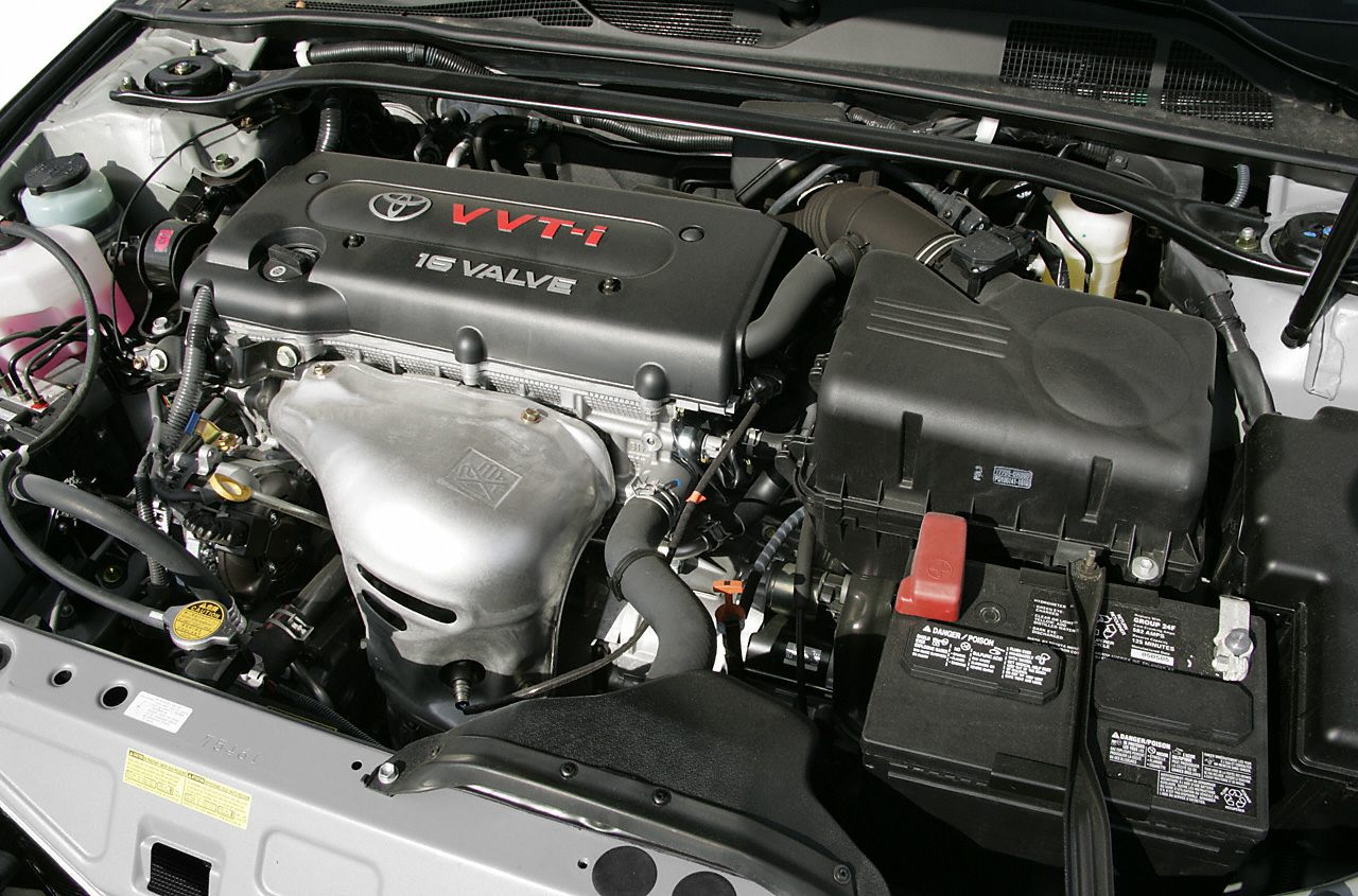 VVT-i 16 valve engine with detailed engine bay components