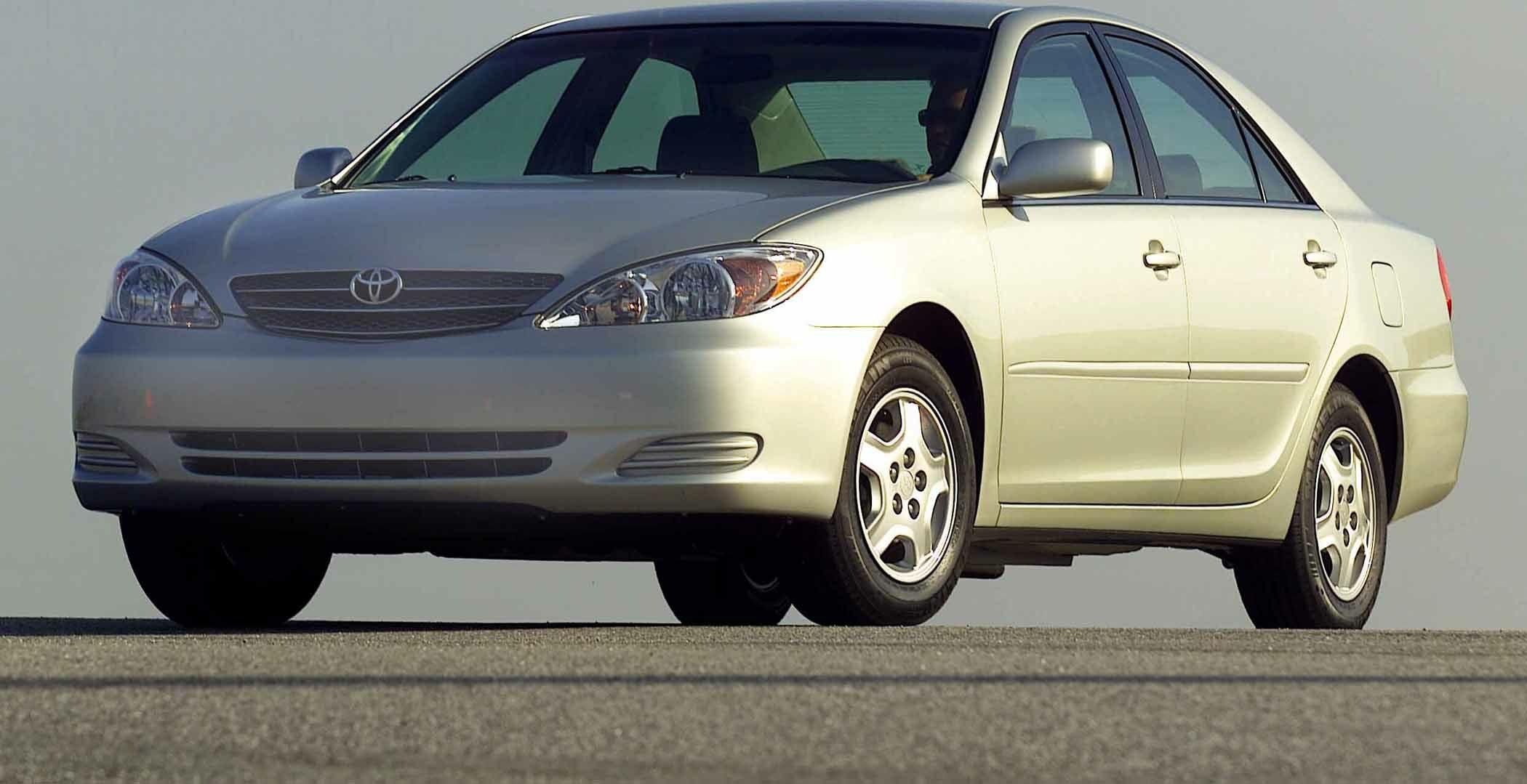 Mid-size sedan with classic design and alloy wheels