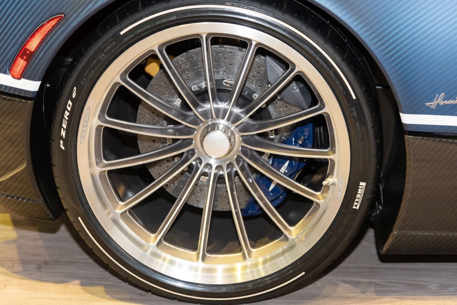 High-performance alloy wheel with brake disc and caliper