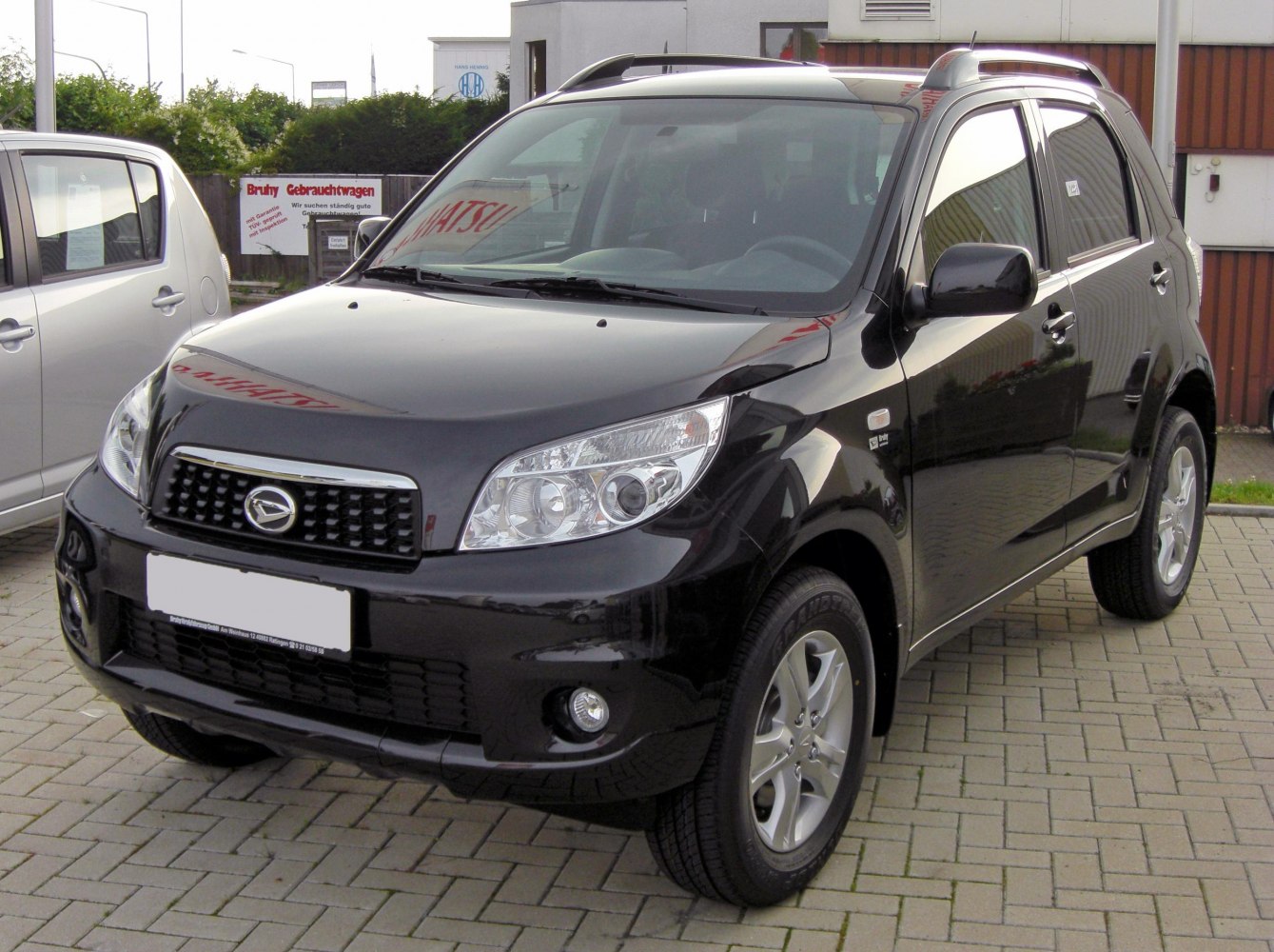 Front 3-4 view showing headlights, grille, alloy wheels