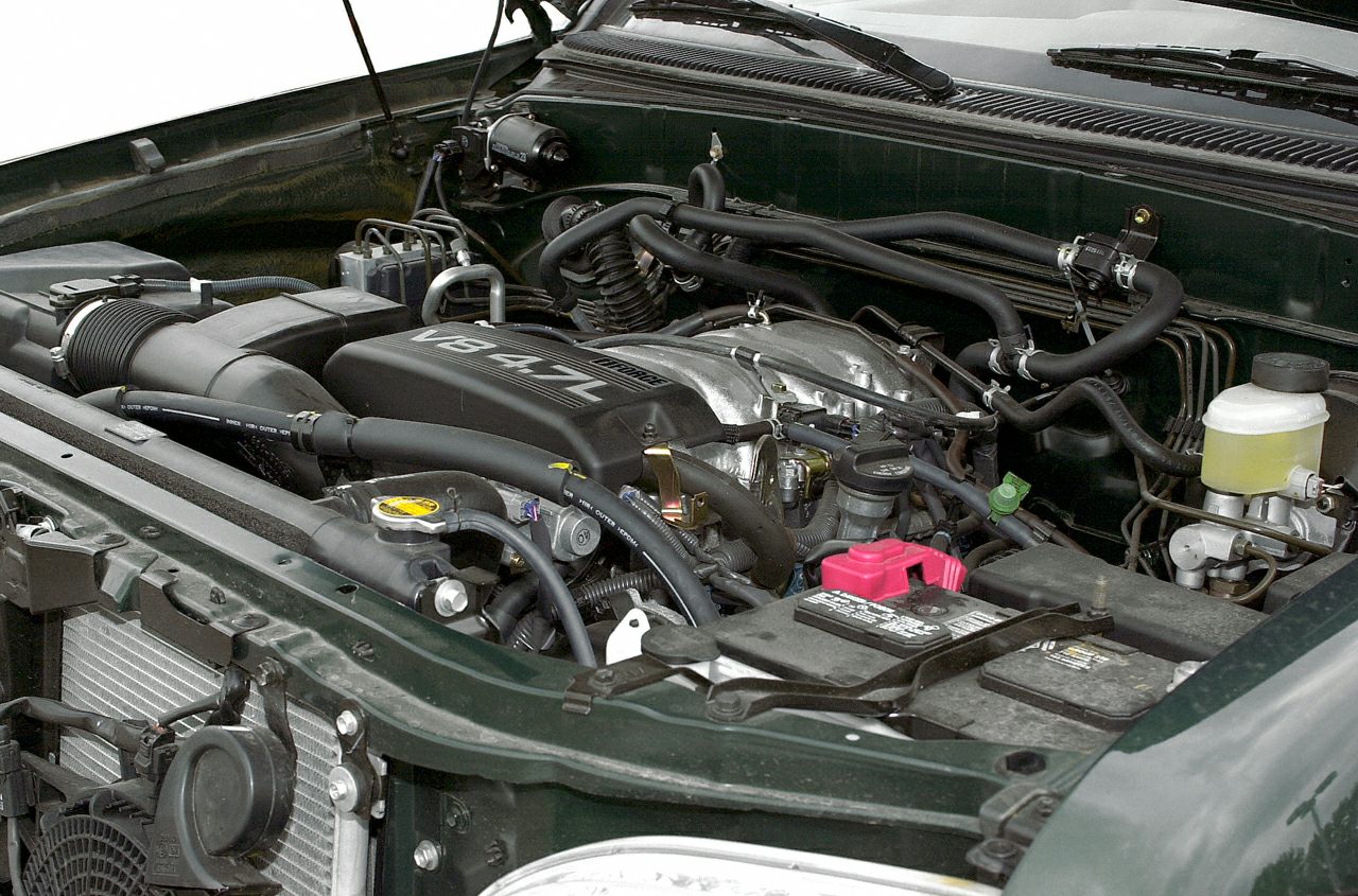 4.7L V8 engine with detailed engine bay components