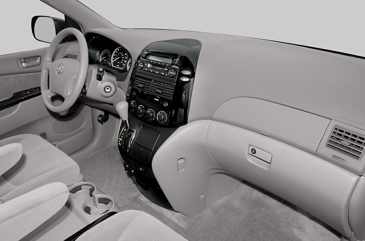 Dashboard and center console with instrument cluster and control knobs