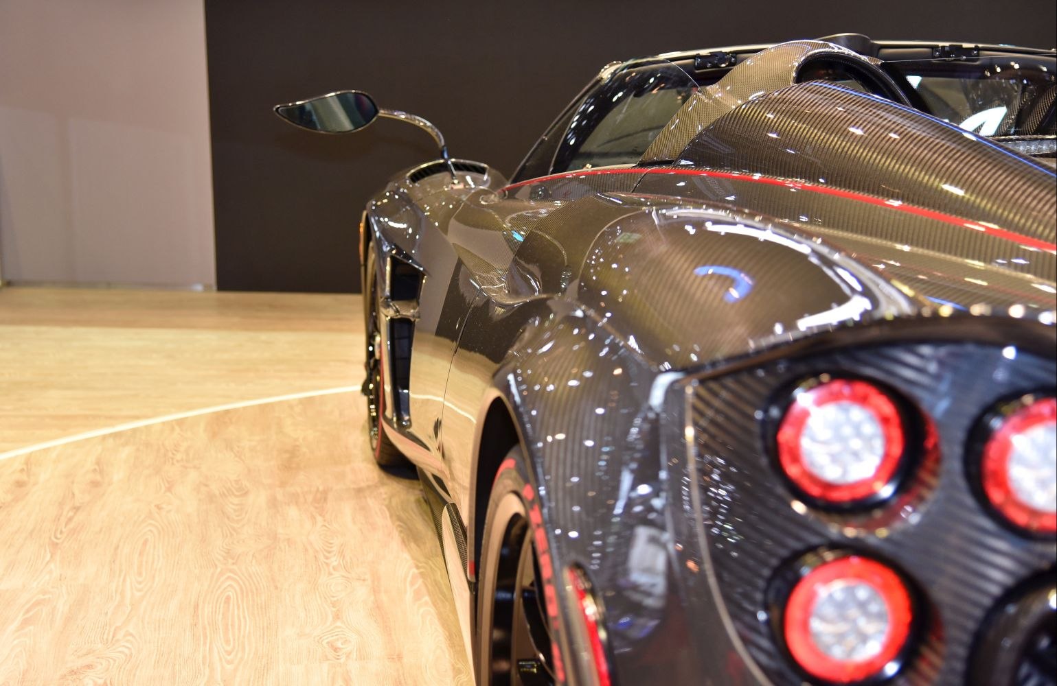 Carbon fiber rear body with round taillights and sleek open-top design