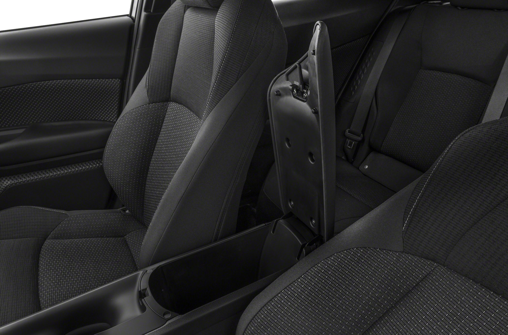 Front seats and center console storage compartment in a vehicle interior